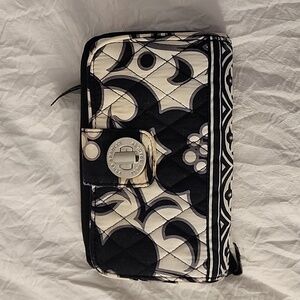 Vera Bradley wallet black & white